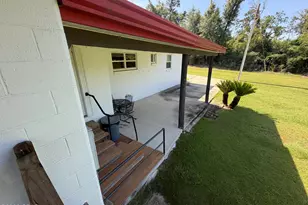 379 Lakepoint Rd, Alford, FL 32420 - Photo 31
