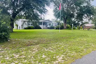 1861 Oak Ridge Ave, Grand Ridge, FL 32442 - Photo 9