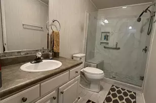 1861 Oak Ridge Ave, Grand Ridge, FL 32442 - Photo 7