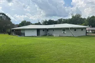 402 E Iowa Ave, Bonifay, FL 32425 - Photo 3