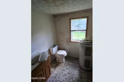 1031 Washington Avenue, Graceville, FL 32440 - Photo 15