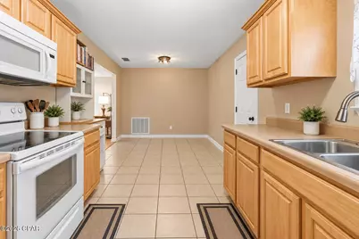 605 W Violet Lane, Defuniak Springs, FL 32433 - Photo 11