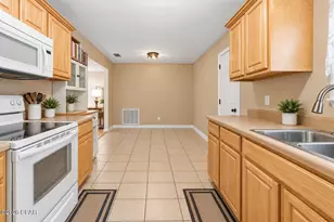 605 W Violet Ln, Defuniak Springs, FL 32433 - Photo 11