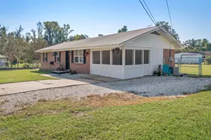 2593 McClain St, Cottondale, FL 32431 - Photo 1
