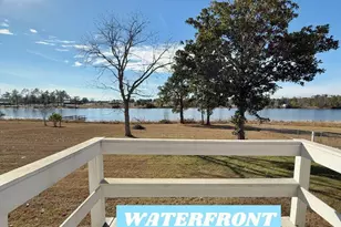 537 McPherson Dr, Alford, FL 32420 - Photo 1