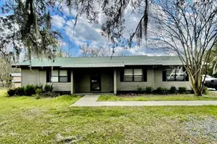 2799 W Laurel Dr, Alford, FL 32420 - Photo 1