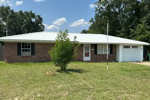 2586 McKinnon St, Cottondale, FL 32431 - Photo 1