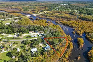 587 Texas St, Wewahitchka, FL 32465 - Photo 1