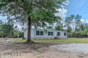 2833 Vancouver Dr, Alford, FL 32420 - Photo 1