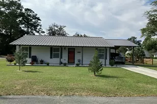 5985 Webb St, Graceville, FL 32440 - Photo 1