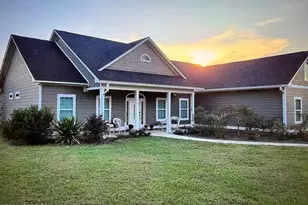 3411 Parkwood Dr, Marianna, FL 32446 - Photo 1