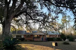 6877 1st St, Grand Ridge, FL 32442 - Photo 1