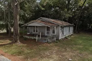 1031 Washington Ave, Graceville, FL 32440 - Photo 1
