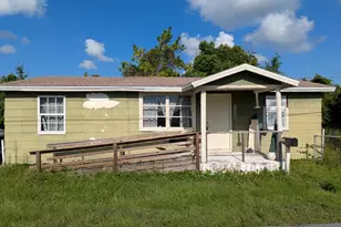 1329 Russ Lake Dr, Panama City, FL 32404 - Photo 1