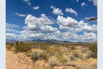 008 Mesquite, Yucca, AZ 86438 - Photo 1