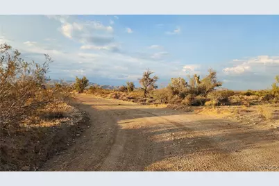 2204 S Six Shooter Road, Yucca, AZ 86438 - Photo 19