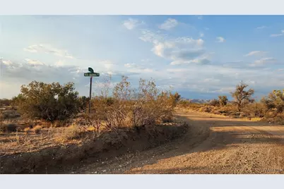 2204 S Six Shooter Road, Yucca, AZ 86438 - Photo 17