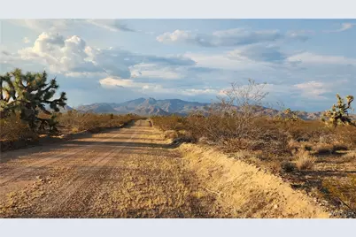 2204 S Six Shooter Road, Yucca, AZ 86438 - Photo 3