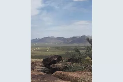 3437 E Cowboy Road, Yucca, AZ 86438 - Photo 13