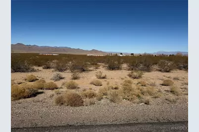 8811 N Ironwood Drive, Kingman, AZ 86401 - Photo 1