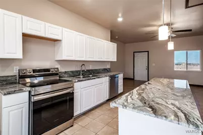 8980 W Mission Lane, Dolan Springs, AZ 86441 - Photo 9