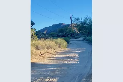 11751 S Carrow Road, Yucca, AZ 86438 - Photo 13