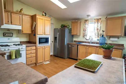 7190 E Red Barrel Road, Yucca, AZ 86438 - Photo 11