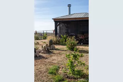 7190 E Red Barrel Road, Yucca, AZ 86438 - Photo 39