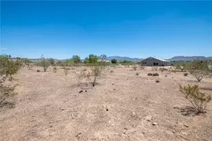 2705 W Shauna Dr, Golden Valley, AZ 86413 - Photo 17