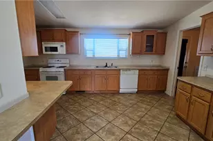 5558 E Red Barrel Rd, Yucca, AZ 86438 - Photo 7