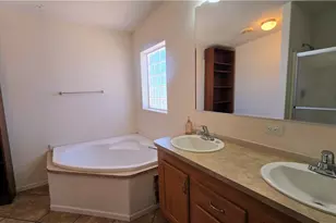 5558 E Red Barrel Rd, Yucca, AZ 86438 - Photo 25