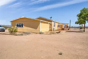 19532 S Lone Ranger Rd, Yucca, AZ 86438 - Photo 11