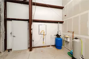 5730 W Golden Valley Dr, Golden Valley, AZ 86413 - Photo 41