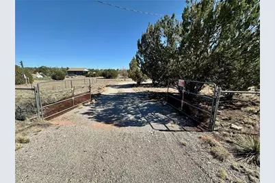 26915 W El Dorado Drive, Seligman, AZ 86337 - Photo 3