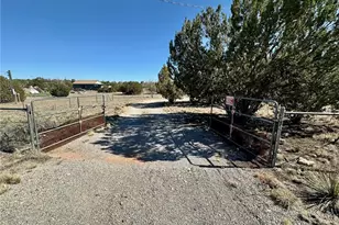 26915 W El Dorado Dr, Seligman, AZ 86337 - Photo 3