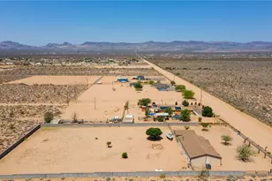 7033 W Zuni Dr, Golden Valley, AZ 86413 - Photo 25