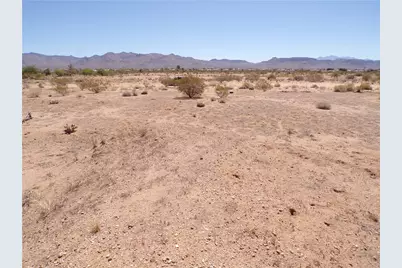 3687 N Mobile Road, Golden Valley, AZ 86413 - Photo 17