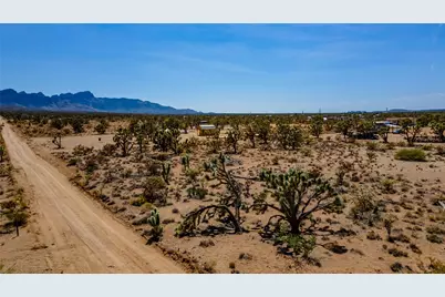 328 Quesnel, Dolan Springs, AZ 86441 - Photo 11