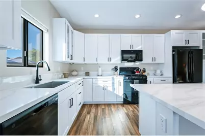 2274 W Riverview Cir, Bullhead City, AZ 86442 - Photo 13