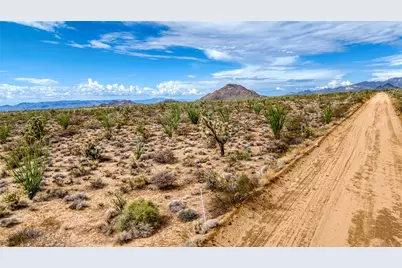 19595 S Kit Carson Road, Yucca, AZ 86438 - Photo 1