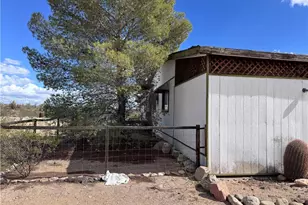 21188 S Cheyenne Rd, Yucca, AZ 86438 - Photo 23