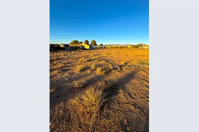 7774 E Pioneer Drive, Kingman, AZ 86401 - Photo 3