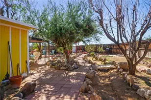 5202 W Brook Dr, Golden Valley, AZ 86413 - Photo 27