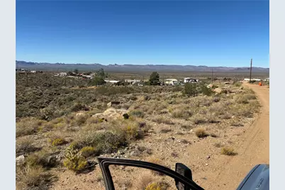 031 N So Hi Boulevard, Golden Valley, AZ 86413 - Photo 9