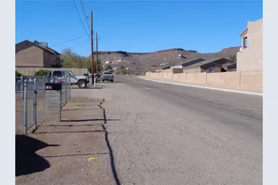 720 Wilshire Avenue, Kingman, AZ 86409 - Photo 3