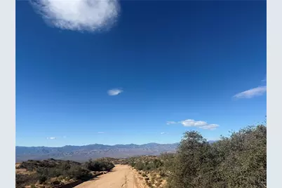 000 E Bogles Ranch Road, Kingman, AZ 86401 - Photo 11