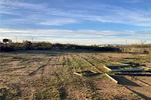 6112 Gladys Dr, Golden Valley, AZ 86413 - Photo 3