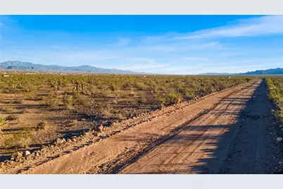 5149 N Dilkon Road, Golden Valley, AZ 86413 - Photo 3