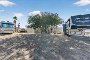 582 S Hunt Rd, Golden Valley, AZ 86413 - Photo 9