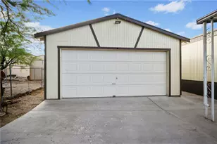 836 Holly St, Bullhead City, AZ 86442 - Photo 3